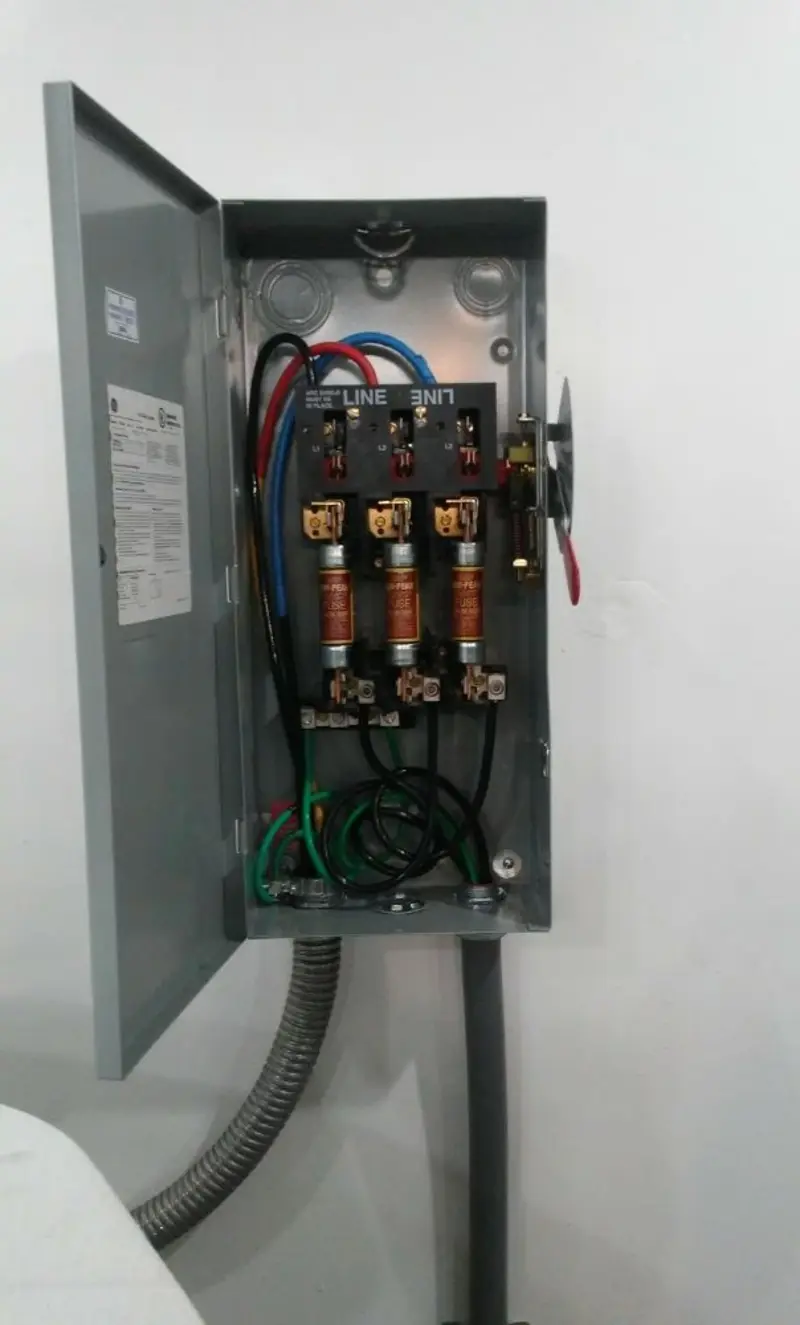 Three-phase disconnect switch installed for Smoke Detector Installation in Canal Fulton